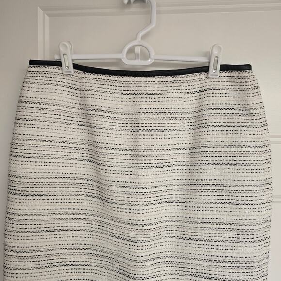 NEW NWT Calvin Klein White & Black Tweed Pencil Skirt Faux Leather Trim | Size 8 - Picture 3 of 10